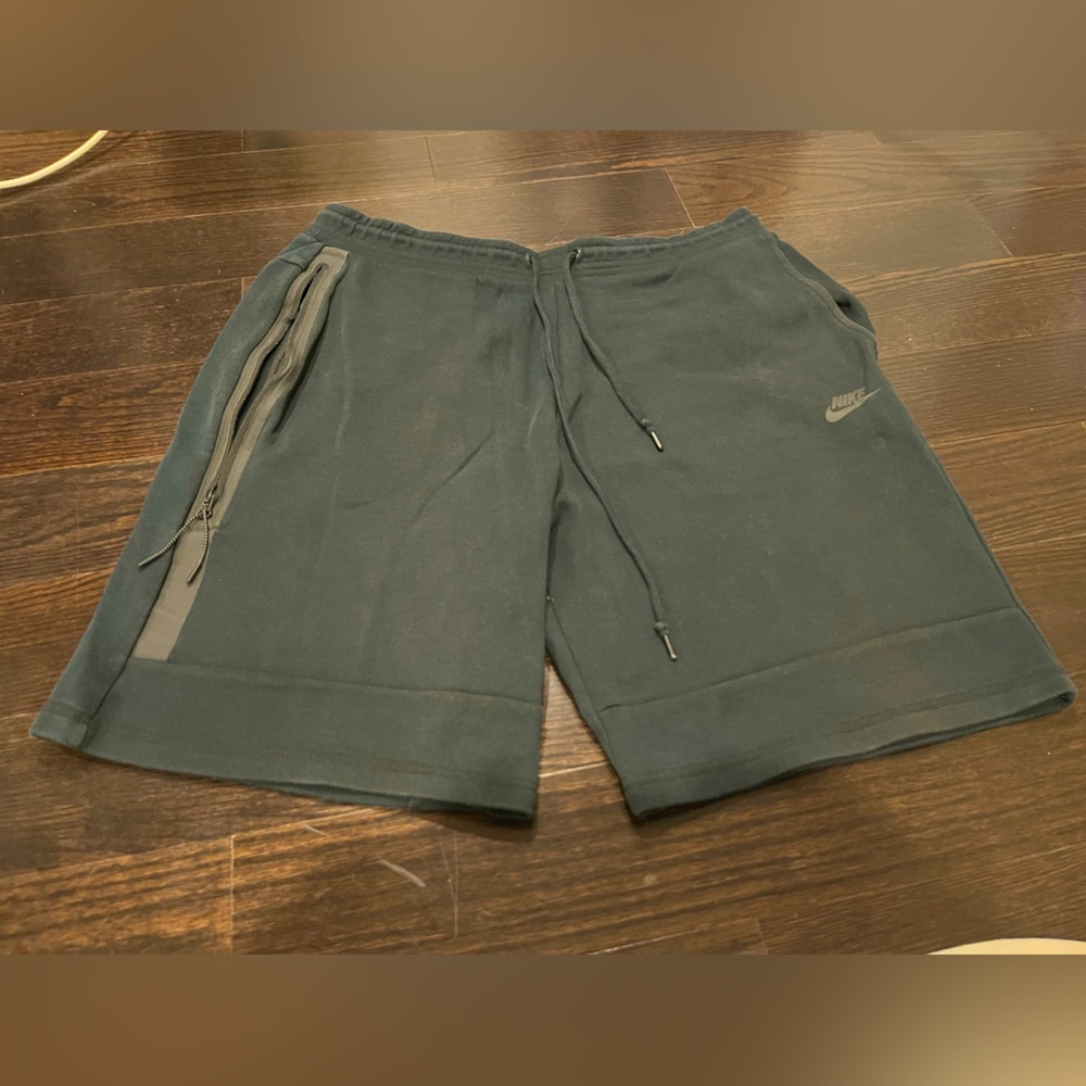 NIKE tech fleece black shorts size XXL